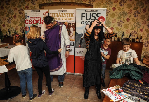 <h1>Kiss Gergő és Ada átöltözik, gyermekeik a stylistok</h1>-