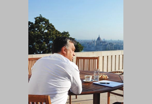 <h1>Egy kávé a város legszebb teraszán? Orbán Viktornak eddig erre csak vendégként volt módja a Sándor-palotában...</h1>-