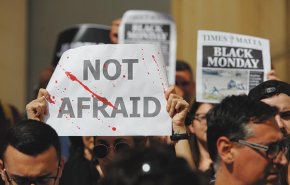 Nem félünk – üzenték a tüntető újságírók