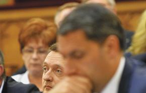 Orbán átalakítja kormányát; a háttérben dúl a Rogán–Lázár párharc