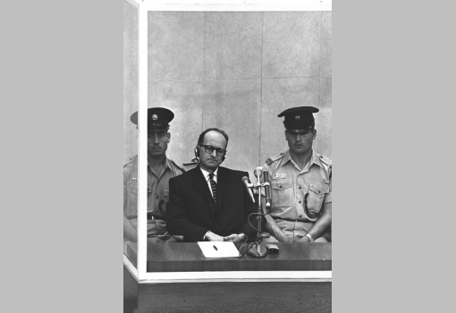 <h1>Adolf Eichmann bírái előtt</h1>-