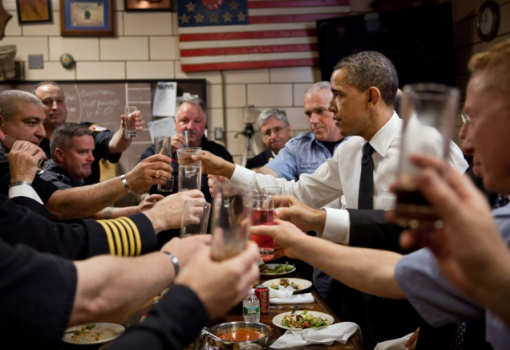 <h1>Koccintás a tűzoltókkal. 

Tíz éve erre vártak</h1>-