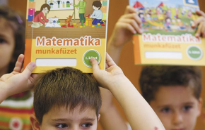Alattomos tankönyvek - Macerás ügyek - Gyerekeken kísérleteznek