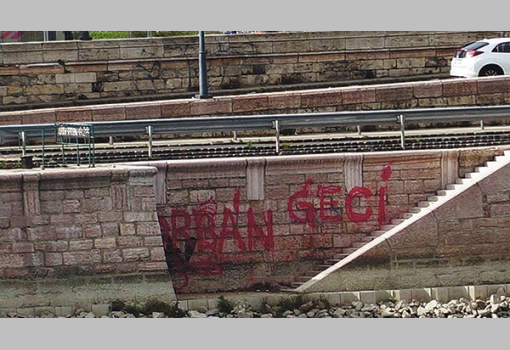 <h1>Graffiti a Duna-parton - Forrás: 444.hu</h1>-