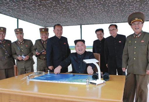 <h1>Kim Dzsongun emelte a tétet - Fotó: AFP</h1>-