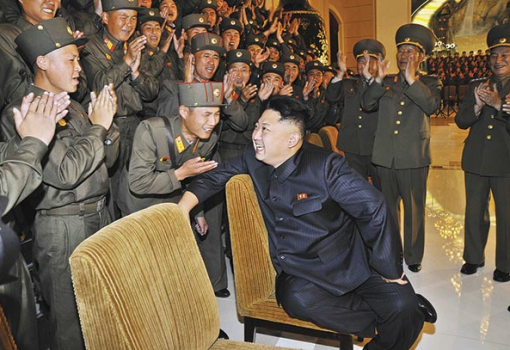 <h1>Kim Dzsongunt a hatalmát biztosító hadsereg katonái üneplik - Fotó: Reuters, Stringer</h1>-