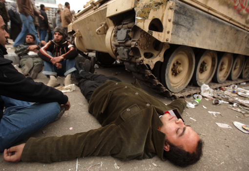 <h1>Tüntetõk és tankok a Tahrír téren</h1>-