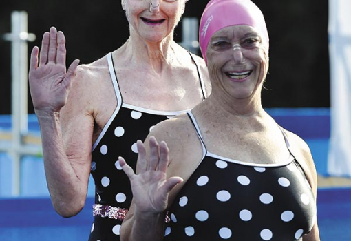 <h1>A kanadai Loretta Patterson és Marjorie Anderson szinkronúszásban indult a budapesti masters világbajnokságon, a 70–79 éves korosztályban</h1>-