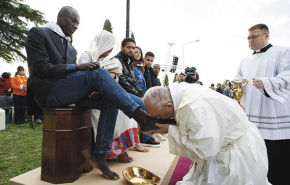 Ferenc pápa húsvéti gesztusa: ismét a menekültek felé fordult