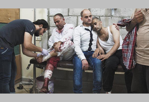 <h1>Bombatámadás áldozatai várnak a kezelésre egy aleppói klinikán - Fotó: Fadi Al-Halabi, Getty Images Hungary</h1>-