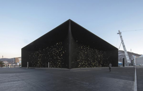 Láthatatlan pavilon az olimpiai park bejáratánál