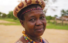 Százával menti meg a kiszolgáltatott lányokat egy afrikai törzsfőnöknő