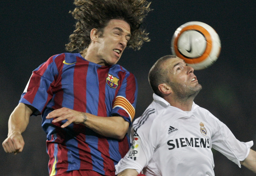 <h1>2006. április 1. Barcelona-Real 1-1. Képünkön Puyol (balra) és Zidane légi párbaja</h1>-
