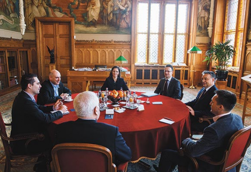<h1>Orbán Viktor a külpolitikai irányvonalról egyeztet a frakcióvezetőkkel - Fotó: Botár Gergely, Miniszterelnöki Sajtóiroda</h1>-