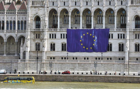 Holnaptól tovább hasad? - Az EP-választás és a magyar belpolitika
