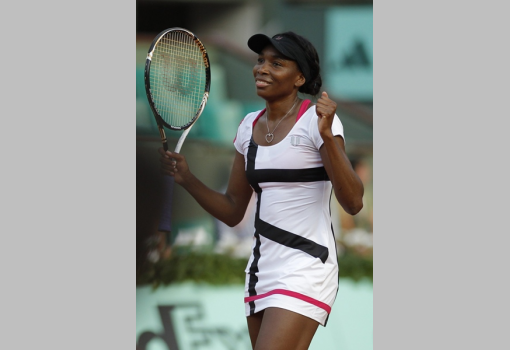 <h1>Venus Williams saját márkás ruhában teniszezik</h1>-